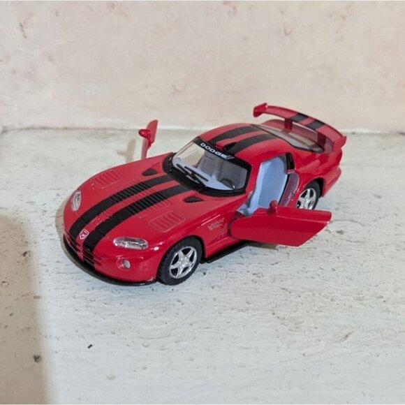 Kinsmart 5 Inch Dodge Viper GTS-R Red Hardtop Diecast Car 1:36 Pull Back Action - Picture 2 of 8